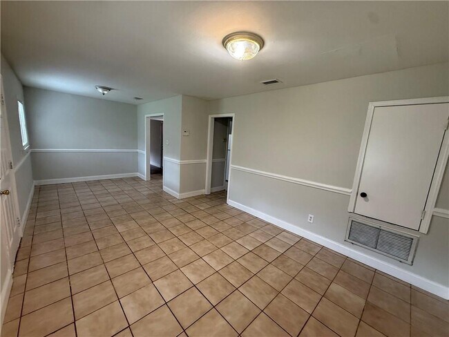 Foto del edificio - 6750 Cheyenne Pkwy