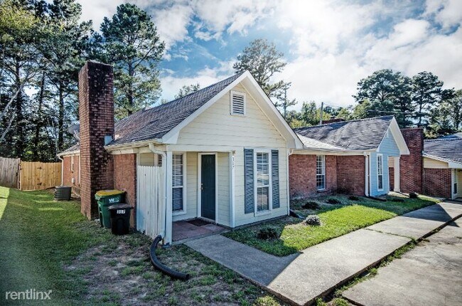 Building Photo - 2 br, 2 bath Townhome - 317 Peach Orchard Dr