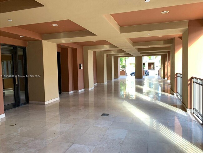 Foto del edificio - 711 Biltmore Way