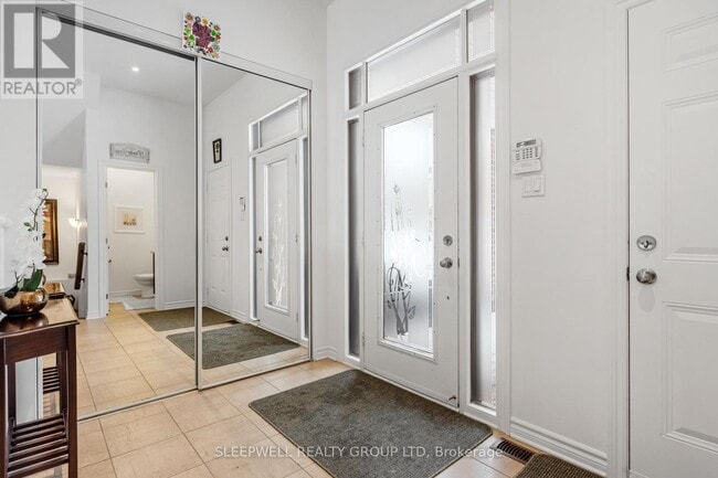 Building Photo - 285 Kinghaven Cres