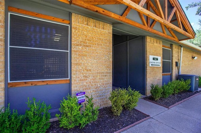Building Photo - 1407 Candlelight Ave