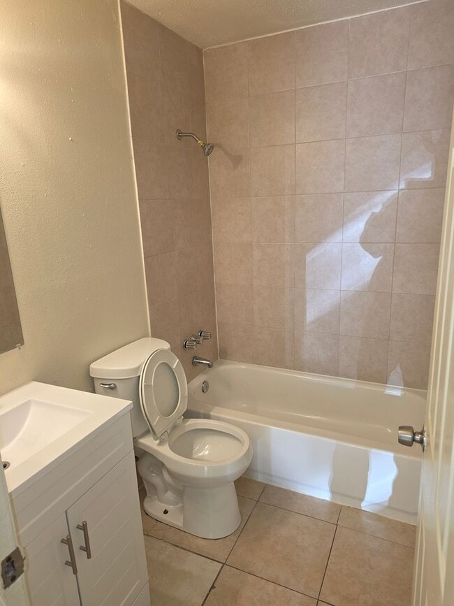 Building Photo - 3/2 DUPLEX