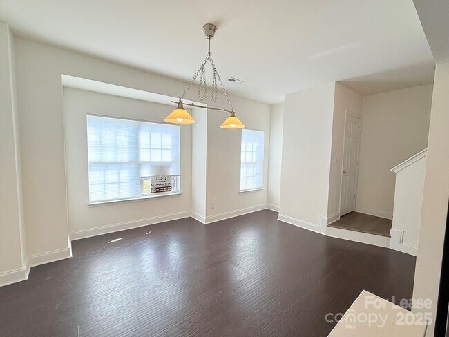 Foto del edificio - 9858 Treeside Ln