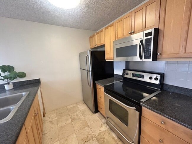 Photo - Honolulu Tower - High Floor, Ocean and City View!!! House