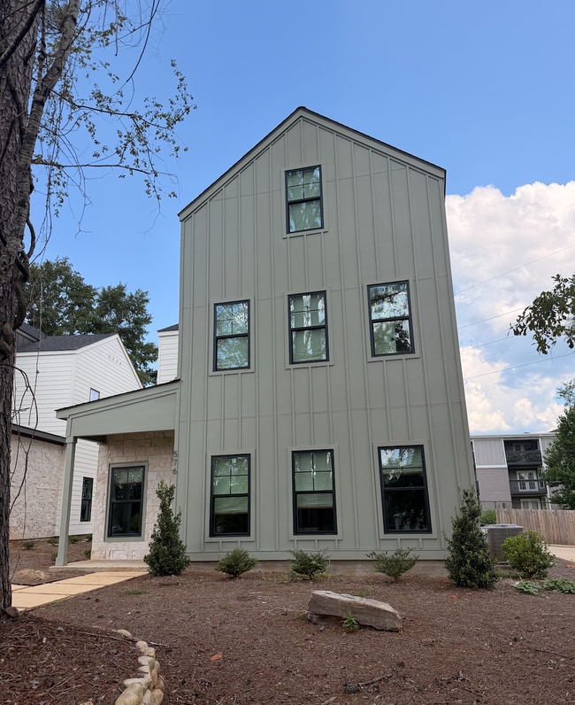 Building Photo - 576 Pride Ave