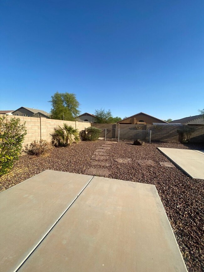 Foto del edificio - Spacious 4BR House in Maricopa city