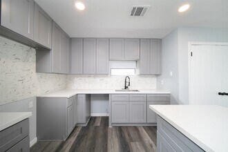 Building Photo - 3309 Proswimmer St