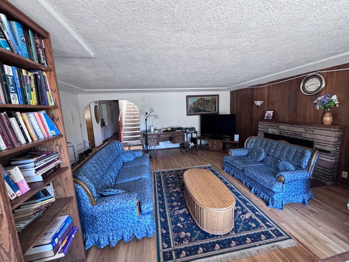 Foto del edificio - 1124 Woodside Dr
