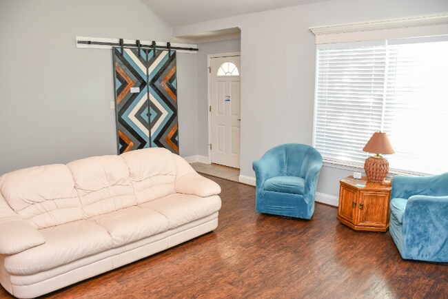 Foto del edificio - 2546 Bascom Dr