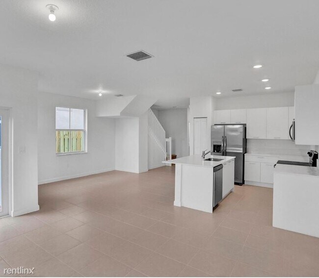 Foto del edificio - 3 br, 2.5 bath House - 2475 NW 131st St