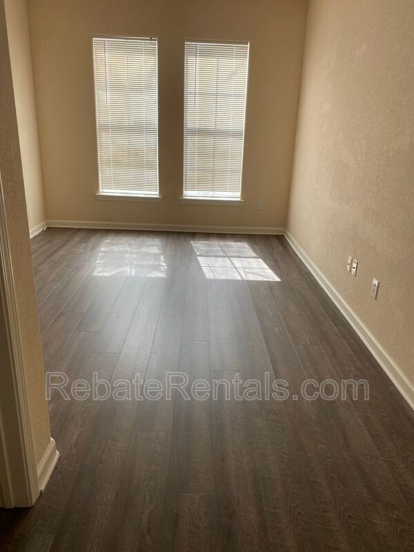 Building Photo - 8290 Gate Pkwy W