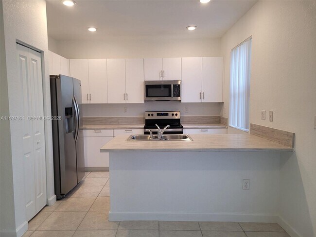 Foto del edificio - 2685 SE 13th St