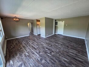 Building Photo - 411 Ellerdale St