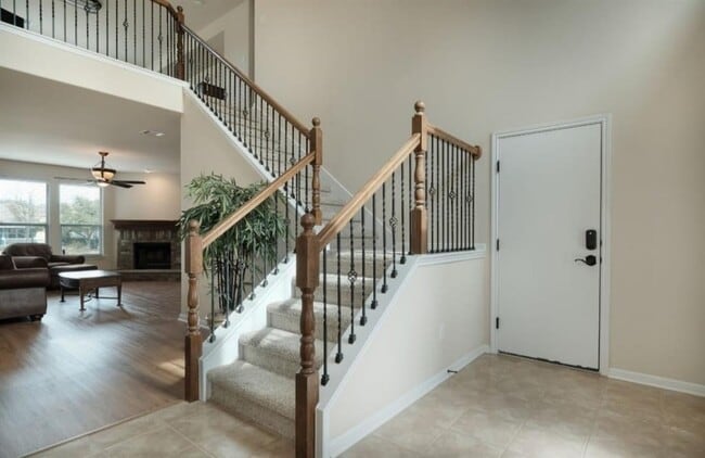 Building Photo - 219 Tulip Trail Bend
