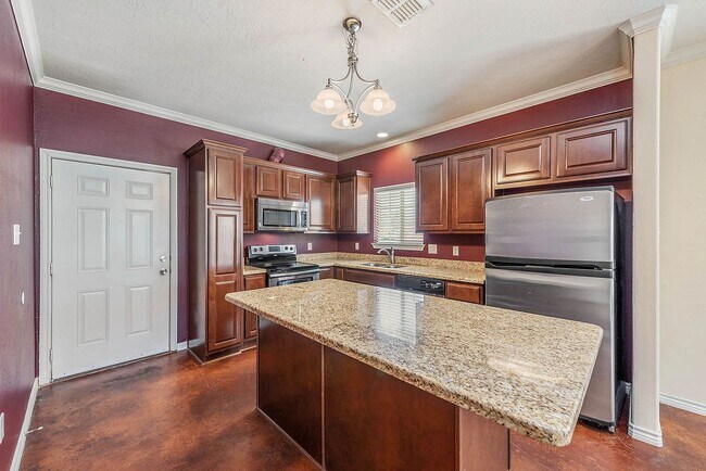 Building Photo - Available August 2026! 4 Bed, 3 Bath in Horse Haven Estates!!