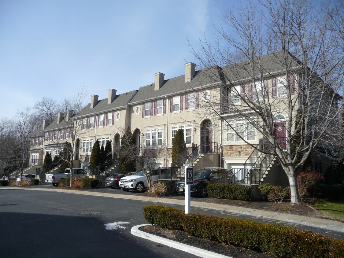 Primary Photo - 14 W Aspen Way
