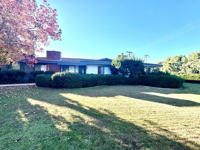 Beautiful newly renovated 4 Bedroom, 3 Bath Pool home in North Tustin - Beautiful newly renovated 4 Bedroom, 3 Bath Pool home in North Tustin