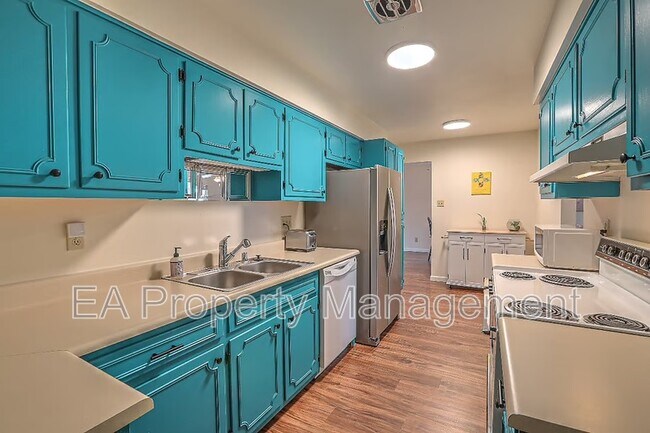 Foto del edificio - 9308 Gutierrez Rd NE