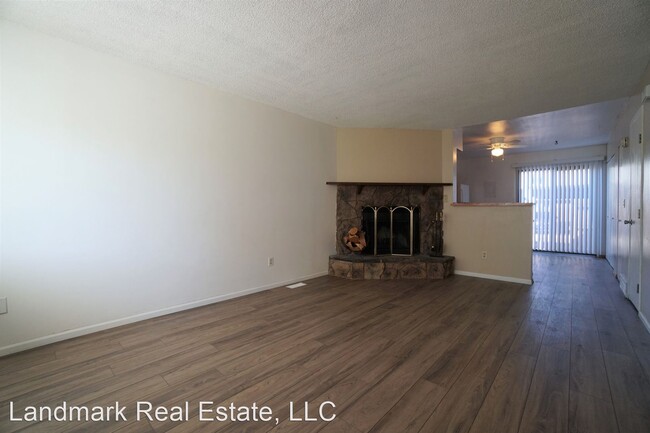 Building Photo - 2 br, 1.5 bath House - 7644 Lexington Mano...