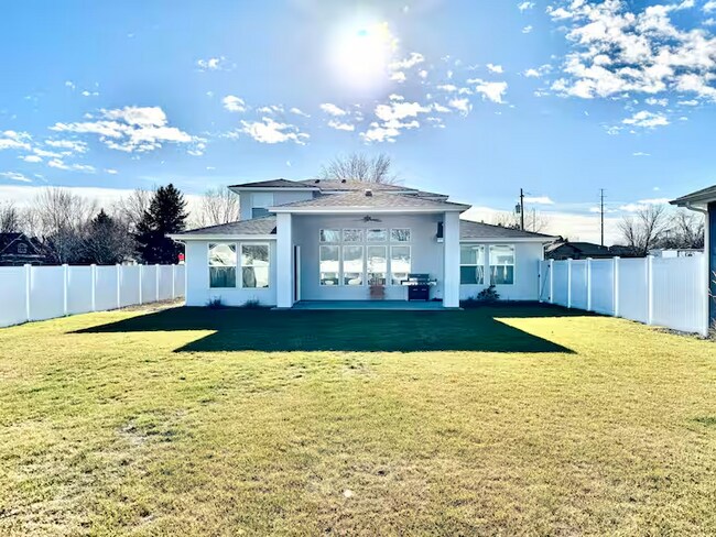 Building Photo - 12100 W Hollandale Dr