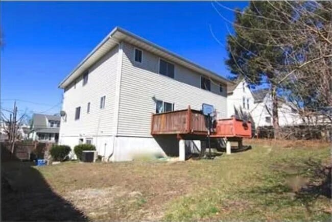 Shared use of fenced yard - 103 Prescott Ave
