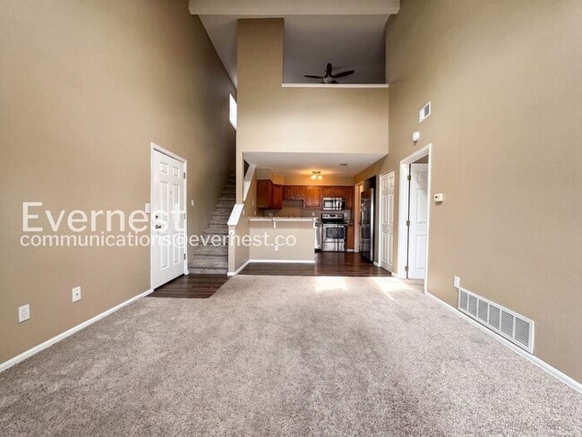 Building Photo - 12043 W Cross Dr