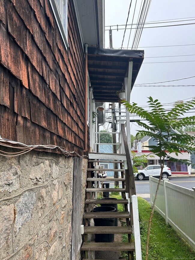Foto del edificio - 125 Poquonnock Rd