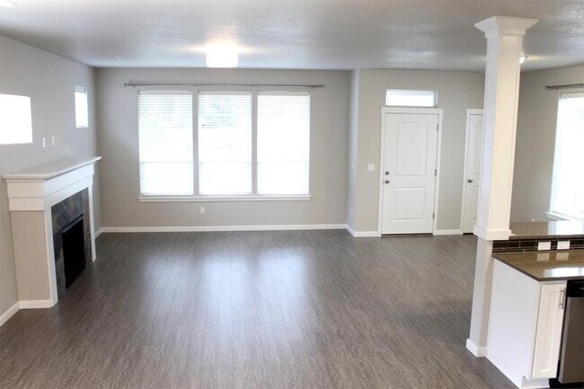 Building Photo - 1598 NE 103rd Ave