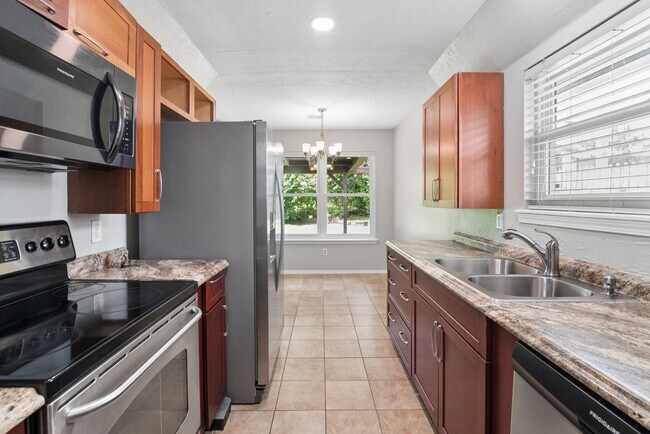 Foto del edificio - 4604 S Ironwood Ave