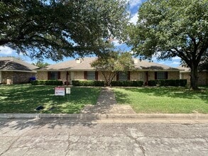 Building Photo - 5809 Roxanne Dr