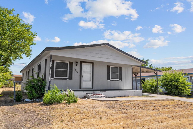 Building Photo - Welcome to your next home!