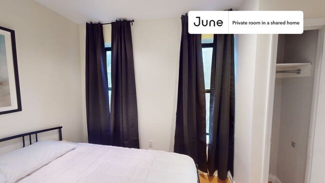 Building Photo - Private bedroom in 4 bed/2 bath Home