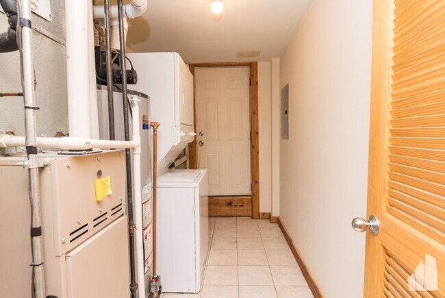 Foto del edificio - 6677 N Oliphant Ave