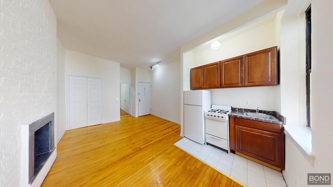 Building Photo - 434 E 89th St
