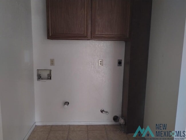 Building Photo - 1012 S Saddler St