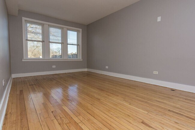 Building Photo - 1123 E 81st St