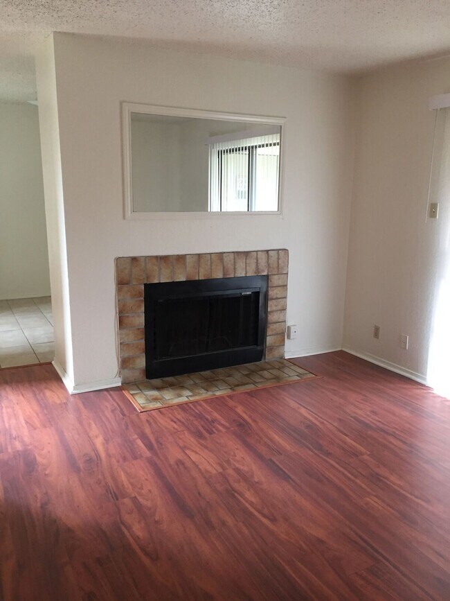 Foto del edificio - 4748 Old Bent Tree Ln