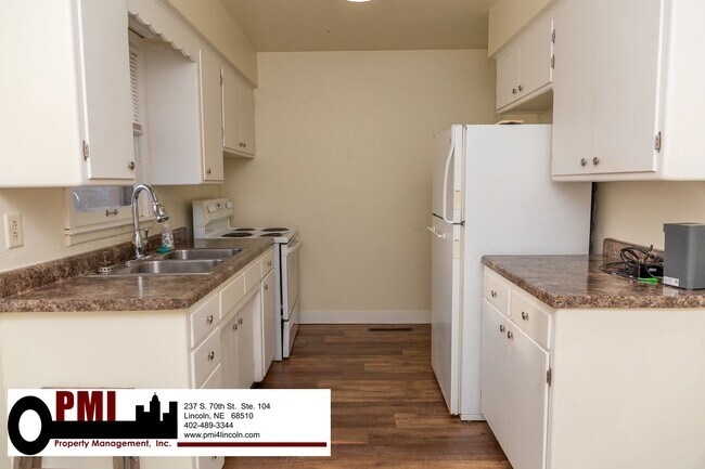 Foto del edificio - 2 Bedroom, 1 Bathroom House for Rent; Avai...
