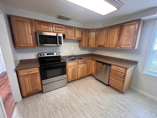 Foto del edificio - Beautiful 3 Bed, 2 Bath House Near Manito Park on South Hill!