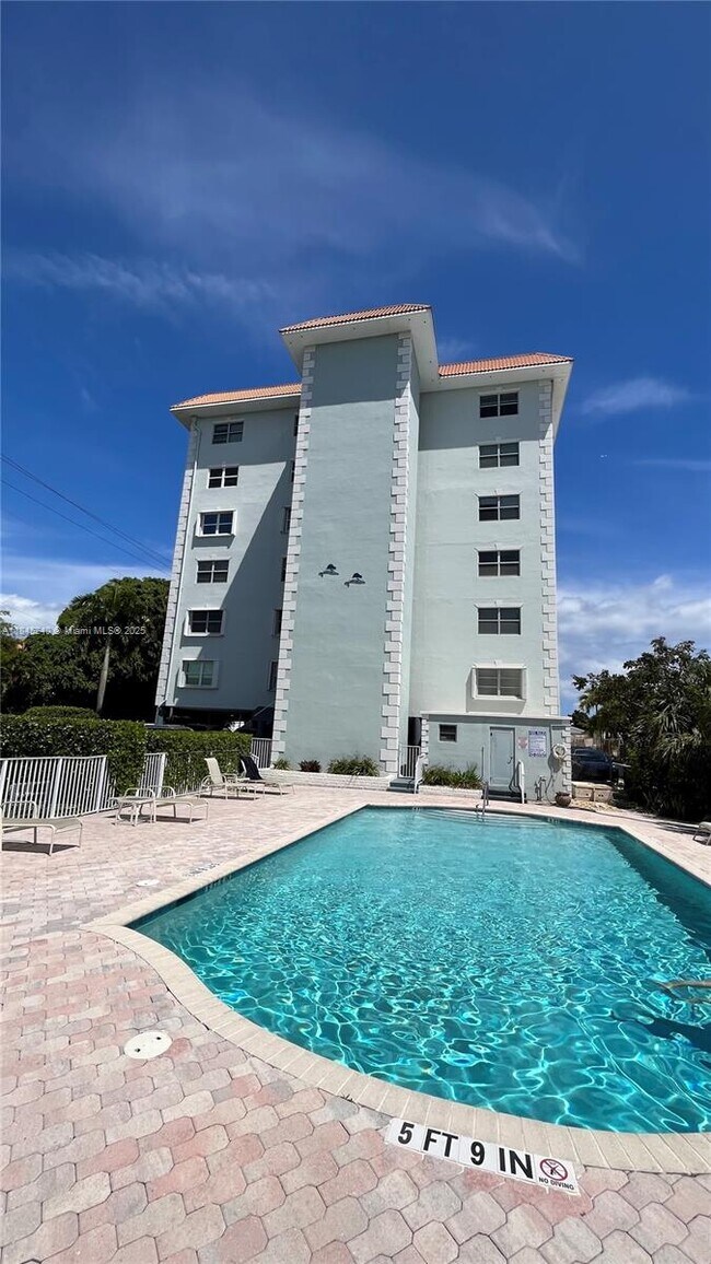 Foto del edificio - 1881 Middle River Dr