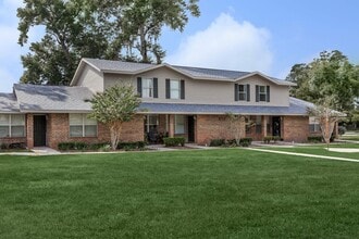 Building Photo - 225 Whispering Oaks Ct