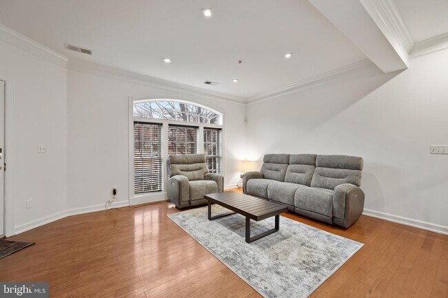 Foto del edificio - 589 Odendhal Ave