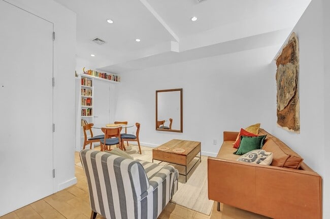 Photo - 140 Scholes St Apartment