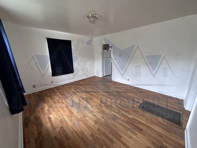 Foto del edificio - 4 Bedroom House Near Campus