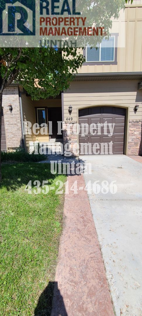 Foto del edificio - 3 bed 2.5 bath townhome in Fox Run. MOVE IN SPECIAL $400 OFF YOUR FIRST MONTH'S RENT WHEN YOU SIG...