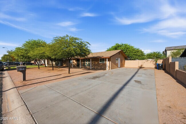 Building Photo - 1717 S 82nd St