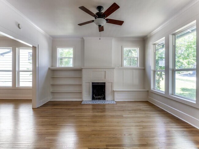 Building Photo - 207 E 33rd St
