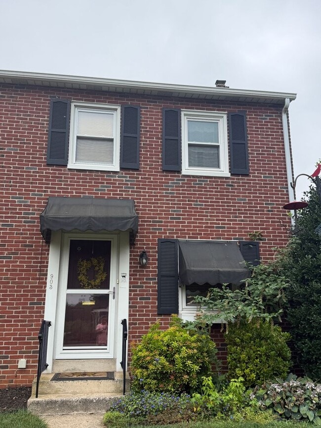Building Photo - 903 Green Terrace