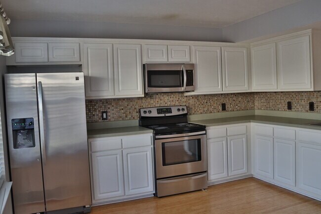 Kitchen - 6046 Sagi Cir
