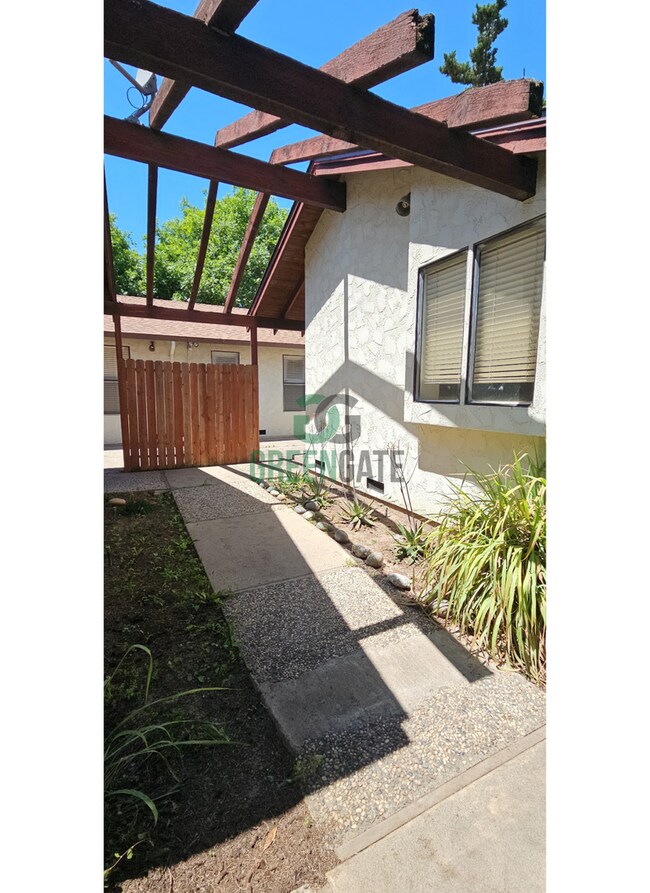 Foto del edificio - 3509-3511 Dragoo Park Dr.